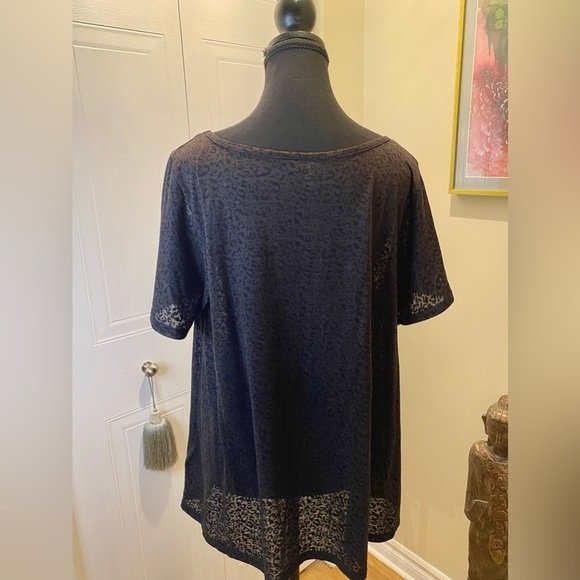 Animal print  fabric tee in black with scooped neck. Tee is sheer. 🖤🐆 - Picture 4 of 9